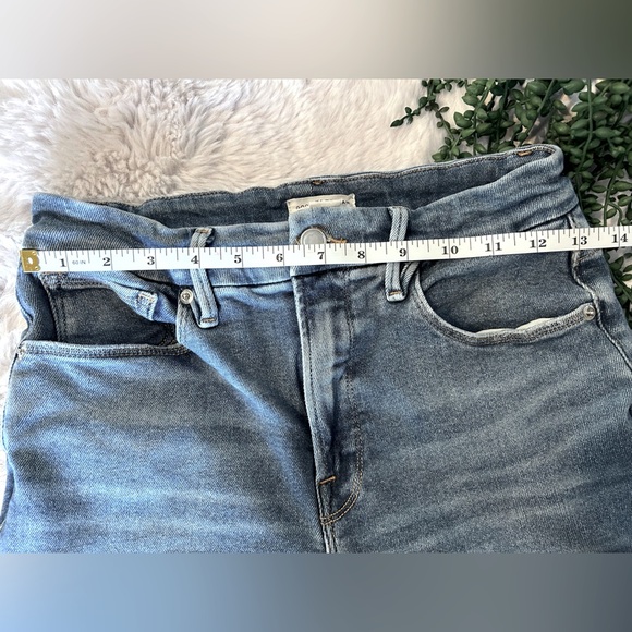 Good American High Waist Crop Destroyed Jeans Size 8/29 - Picture 4 of 6